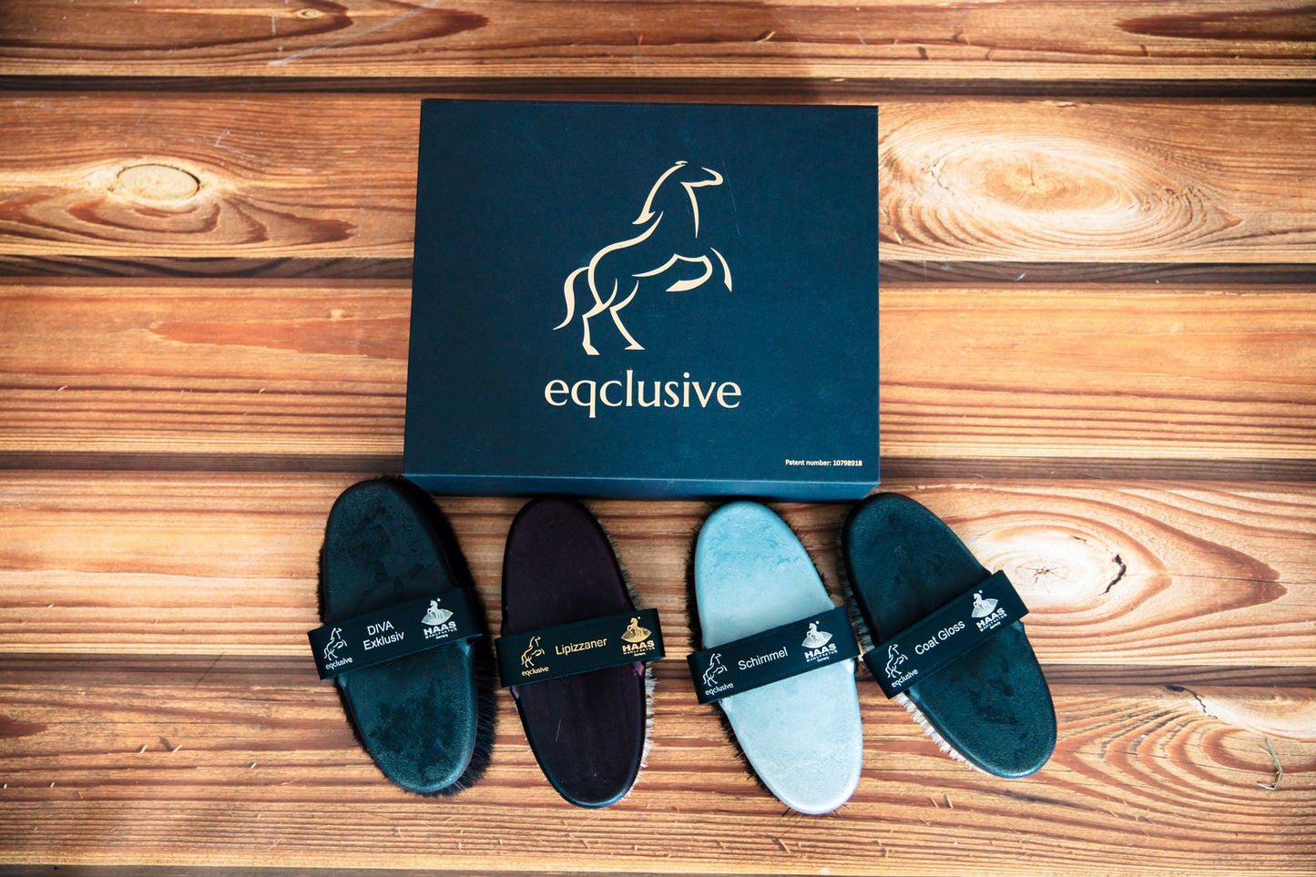 Eqclusive White, Grey & Coloured Pack for Horses ©