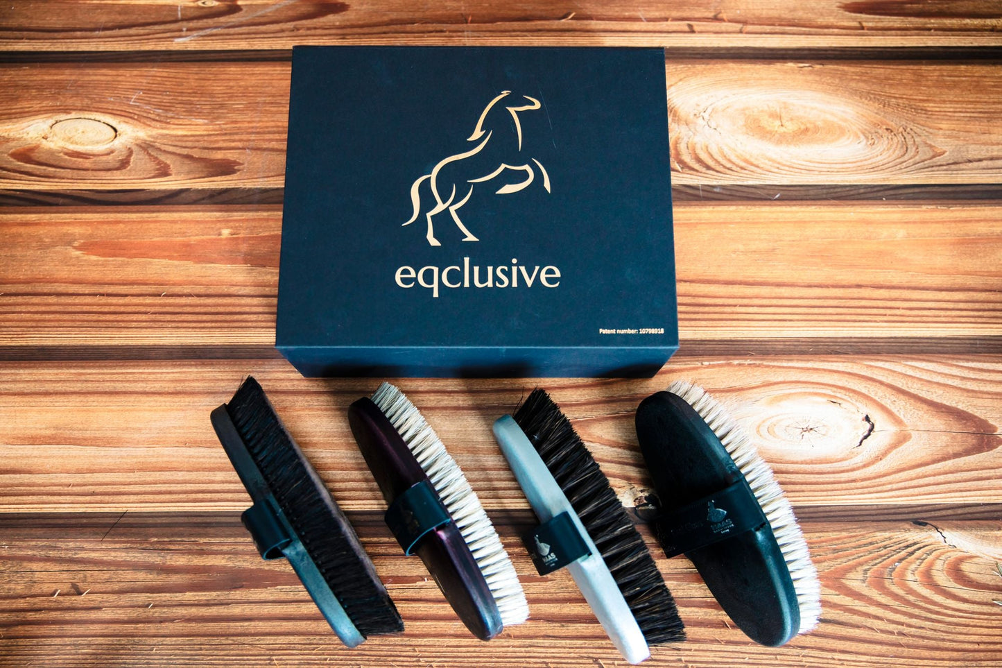 Eqclusive White, Grey & Coloured Pack for Horses ©
