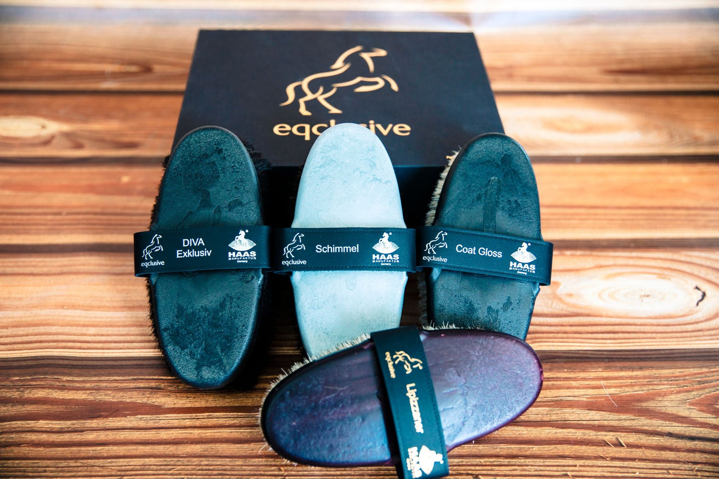 Eqclusive White, Grey & Coloured Pack for Horses ©